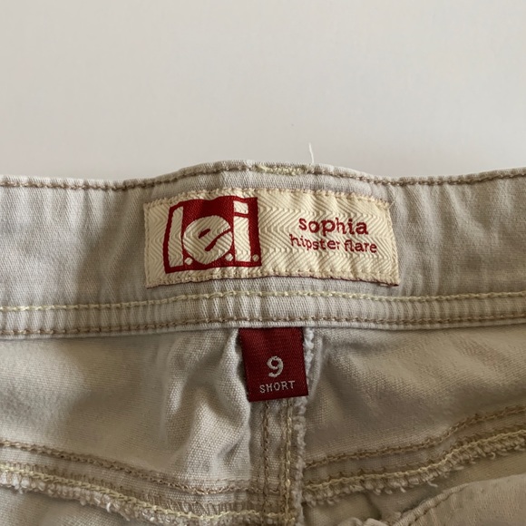 Size 9 junior short LEI flare leg pants GUC - Picture 2 of 2